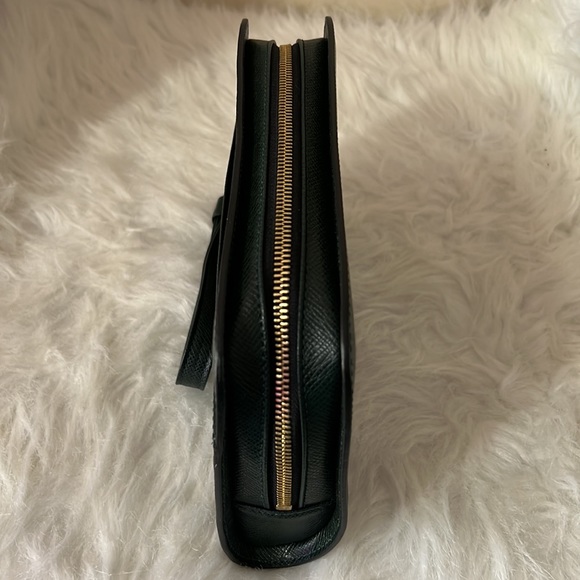 Louis Vuitton Orsay Green Taiga - Picture 5 of 17